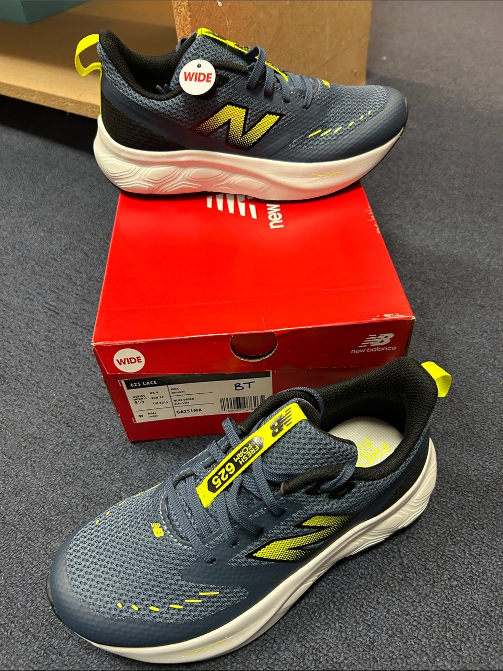 New Balance Kids 4.5 wide width Navy & Yellow Lace-Up Athletic Sneakers